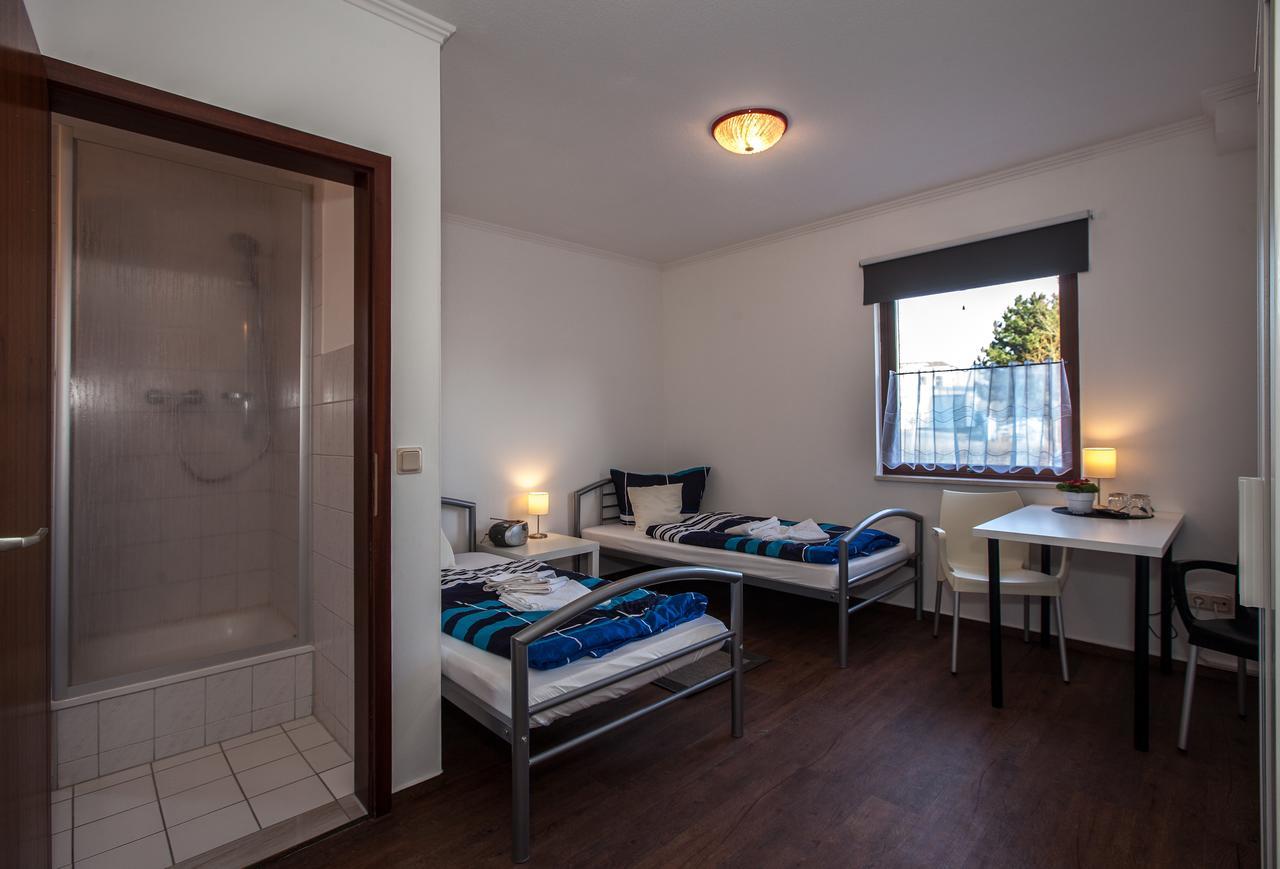 Pension ,,Vier Tore" Neubrandenburg Exterior foto